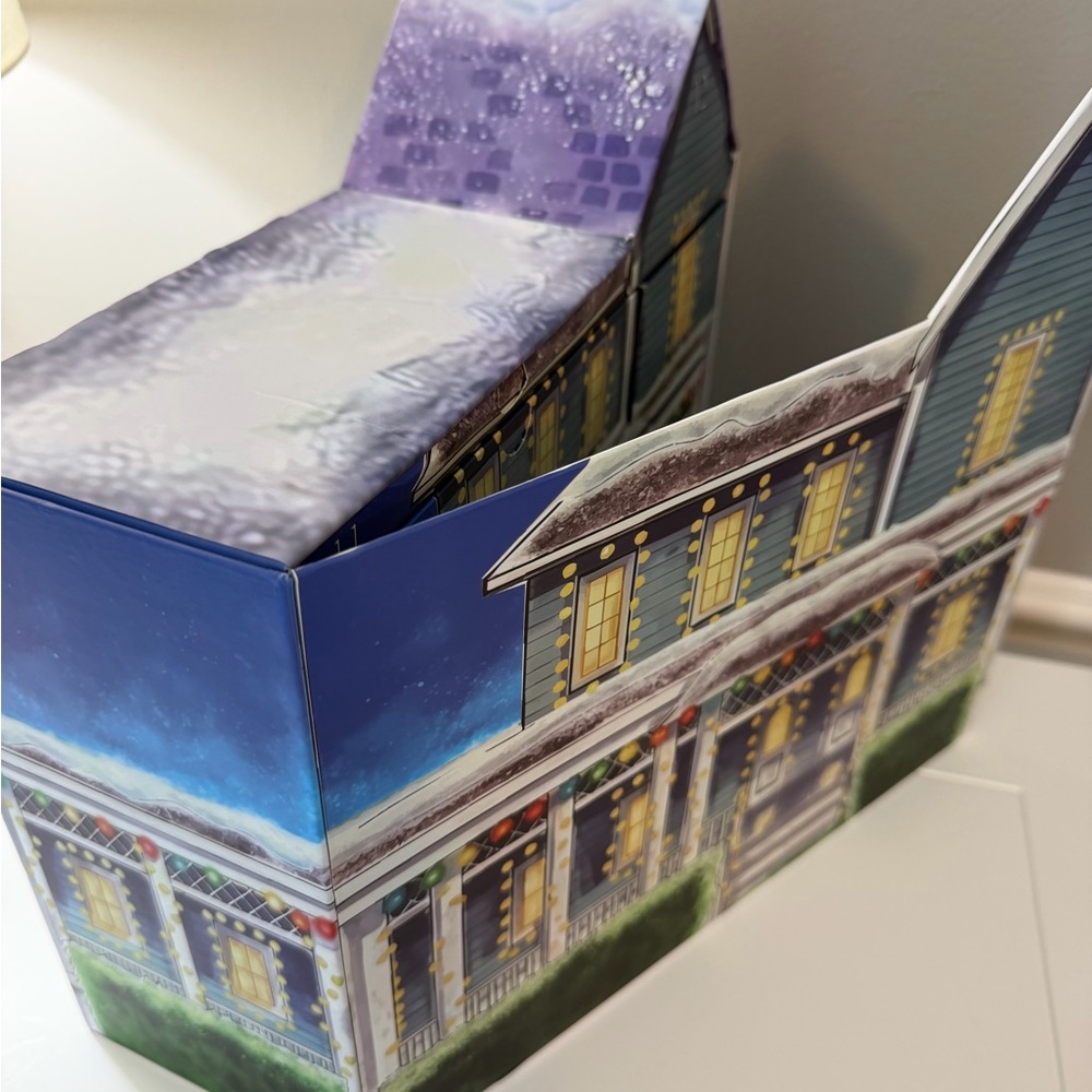 Gilmore Girls Holiday House Advent Calendar - Picture 4 of 14